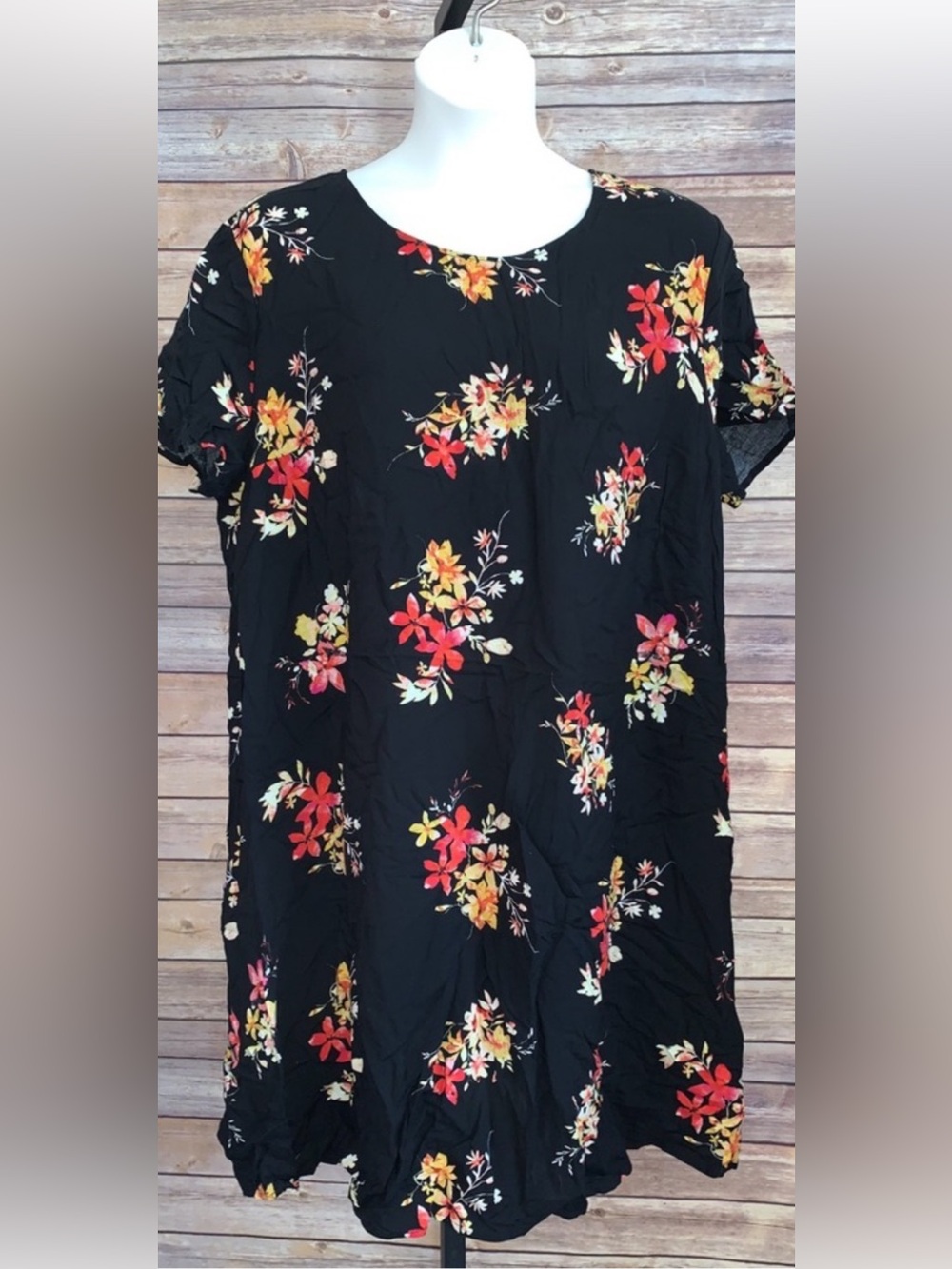 Ava & Viv Black Floral Short Sleeve Tunic 
Size 3X